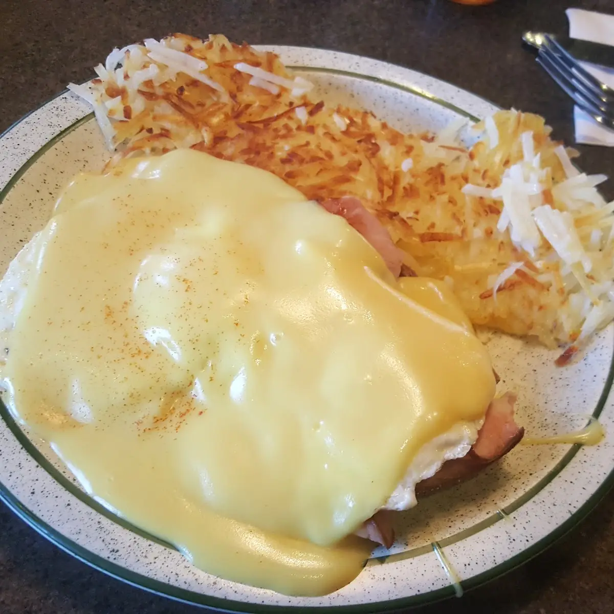 Eggs Benedict w Stuffed Hash Browns