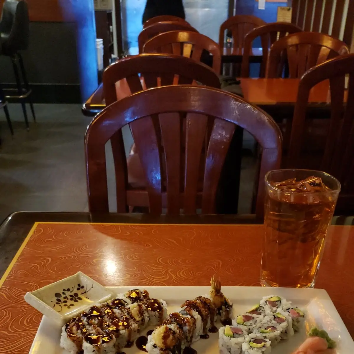 Sushi Rolls with Tea