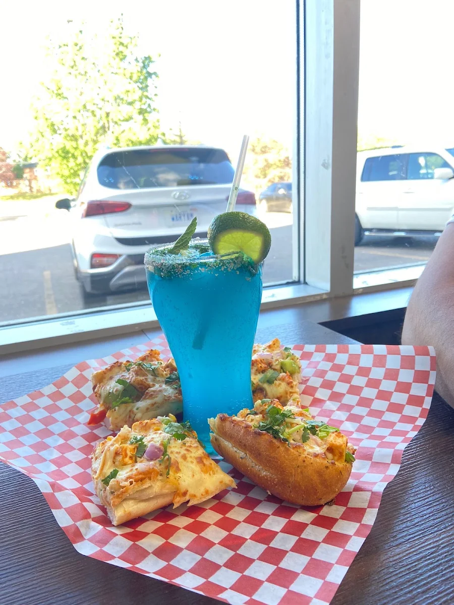 Garlic Bread and Vergine Mojito, Xpress Pizza House