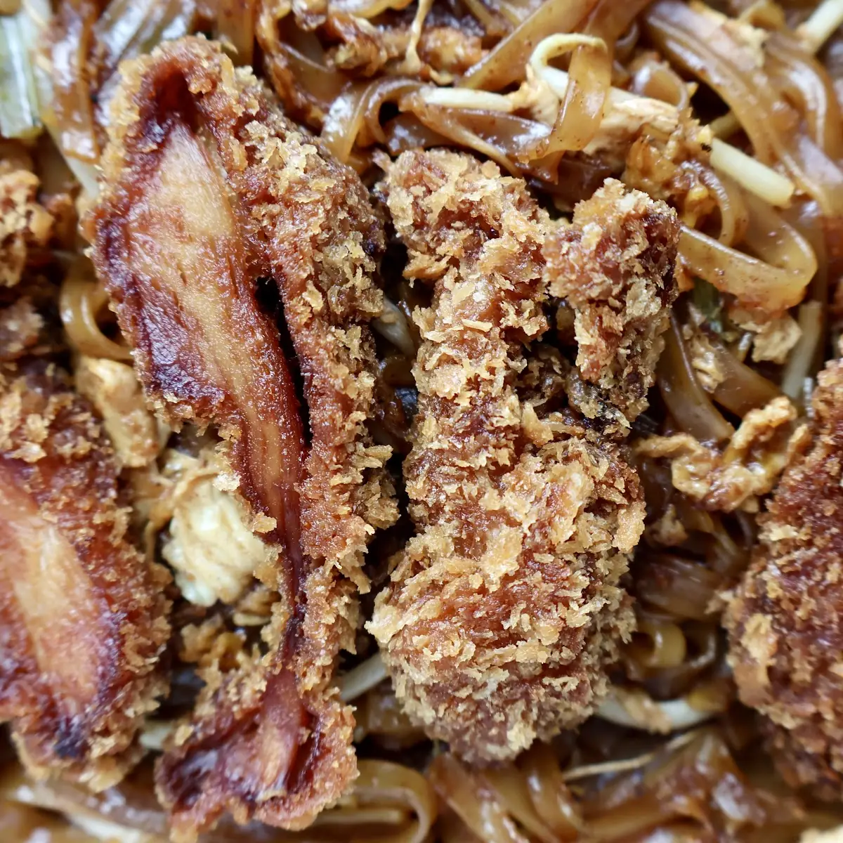 Crispy Chicken Pad Thai