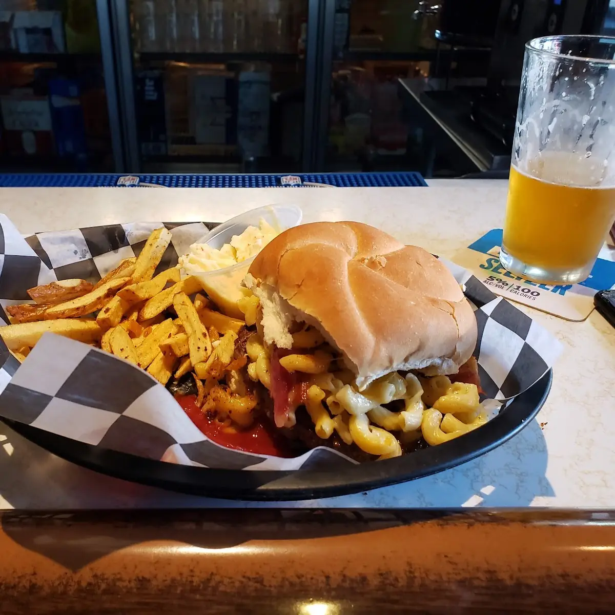 Mac Attack Burger w Fries