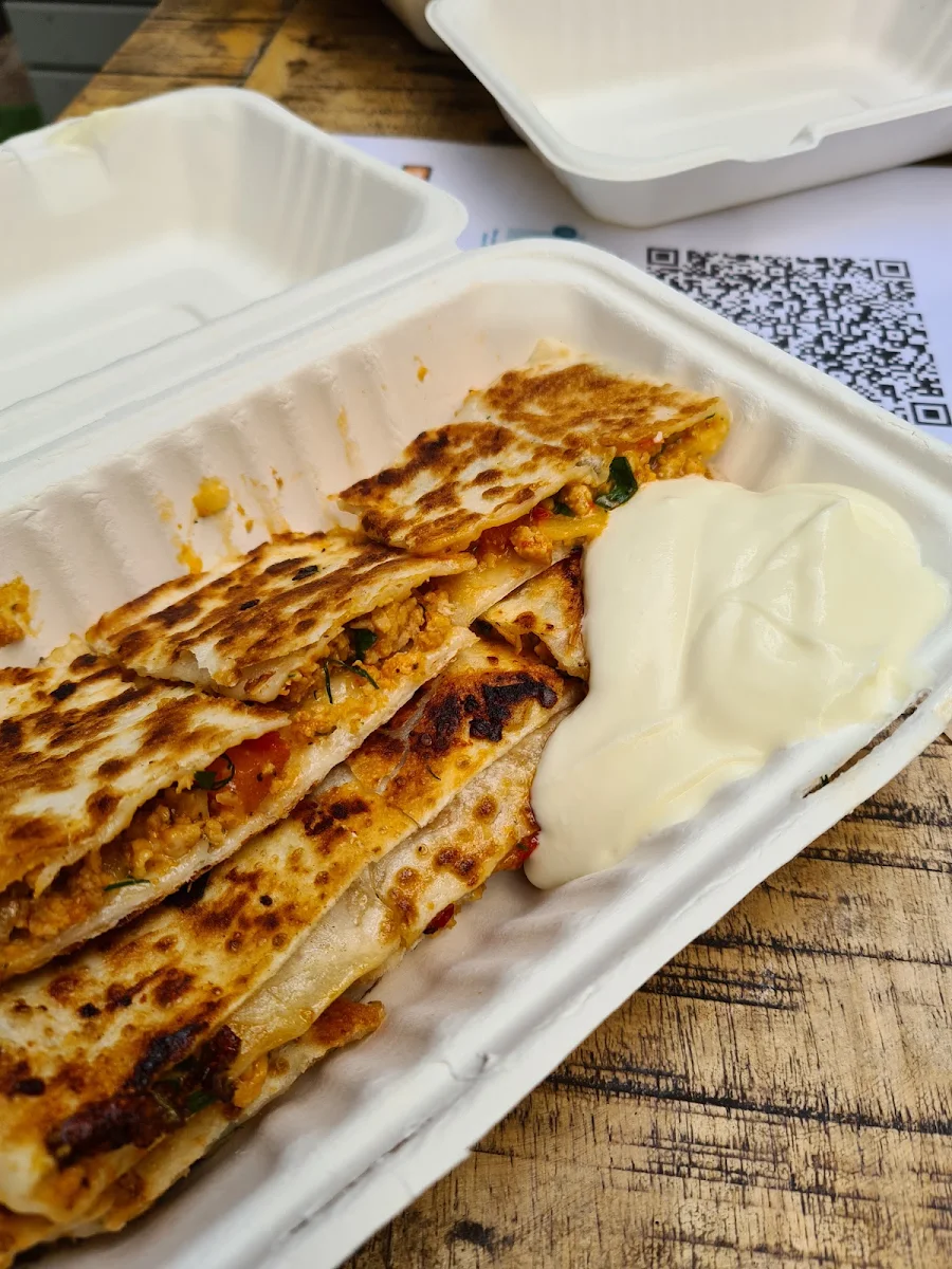 Chicken Gozleme, Göz City
