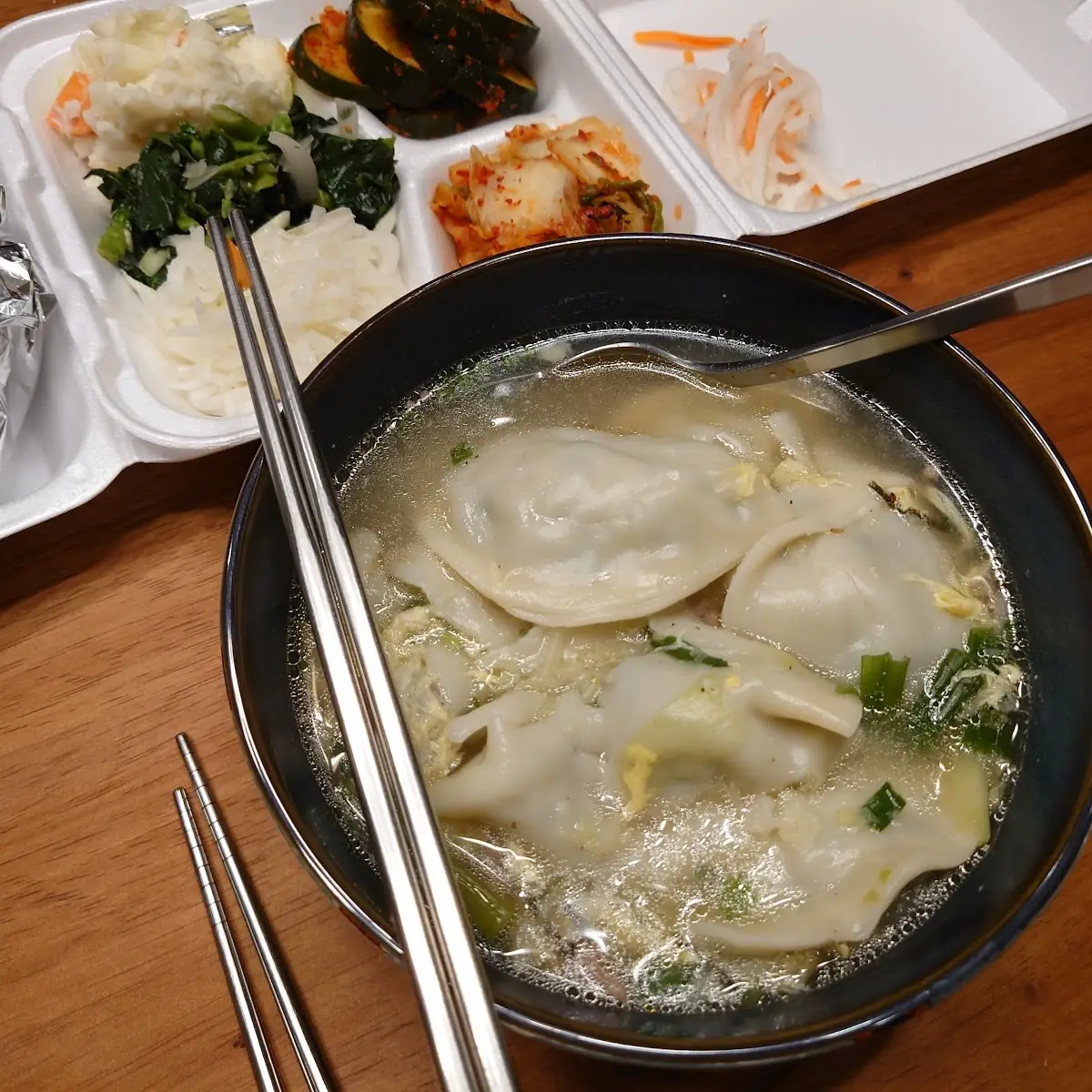 Dduk Mandu Guk