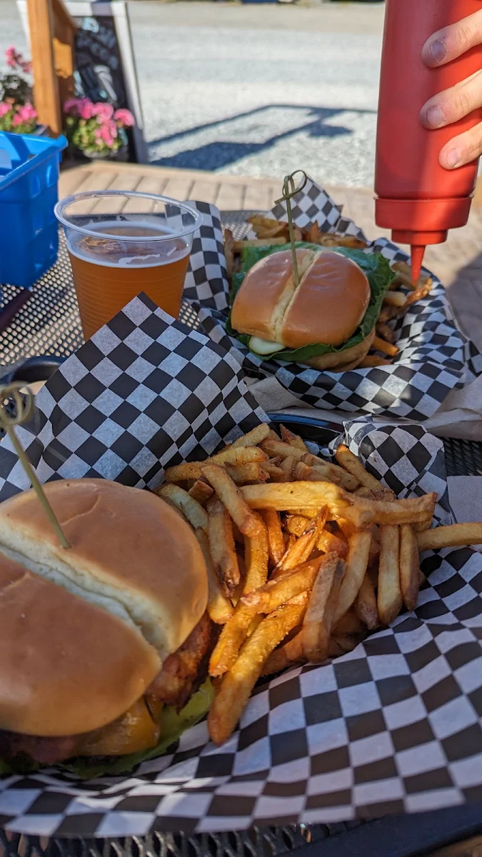 Hawaï Burger, Roxy's Diner Food Truck at Alder Bay
