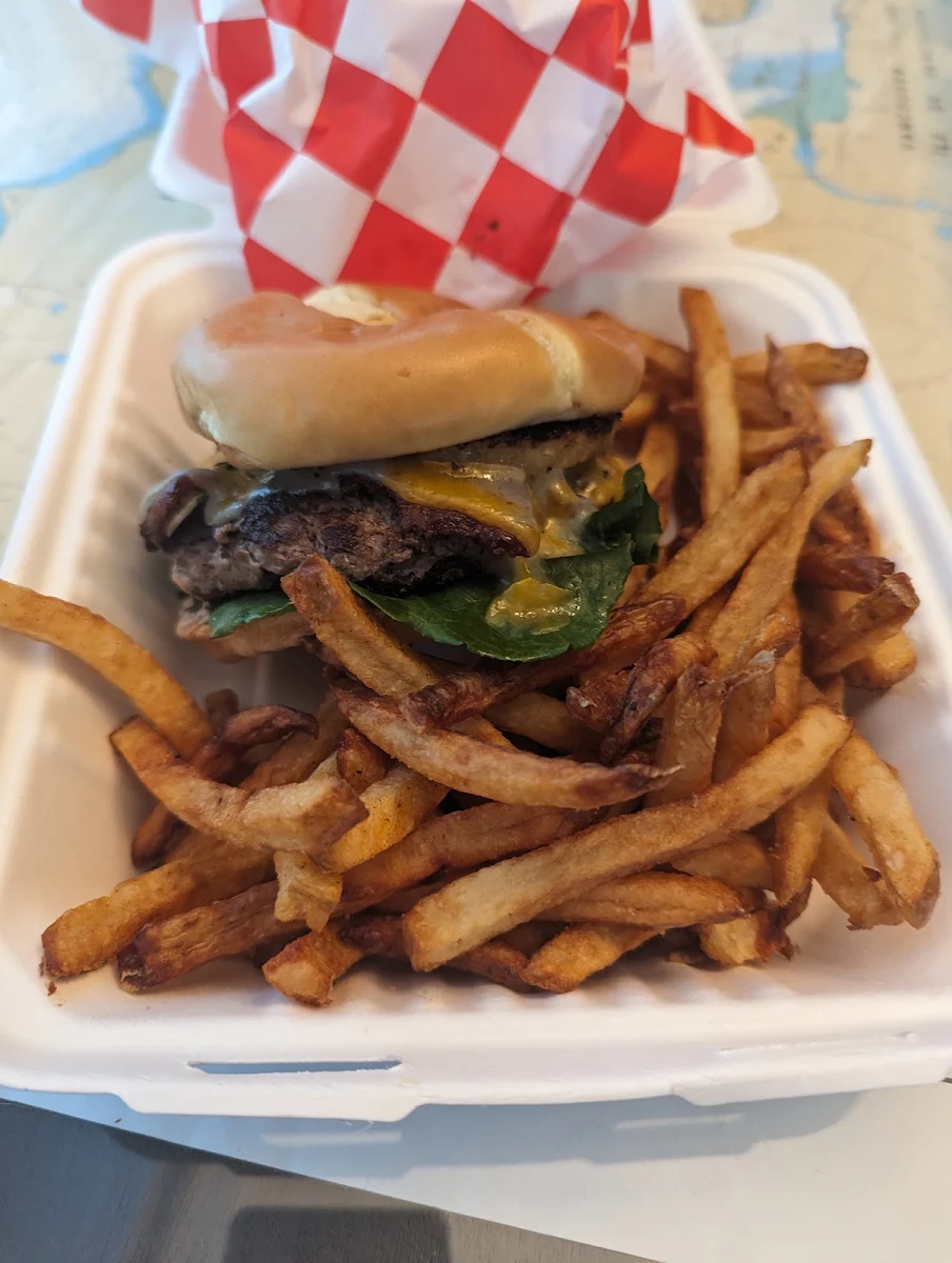 Highlights, Roxy's Diner Food Truck at Alder Bay