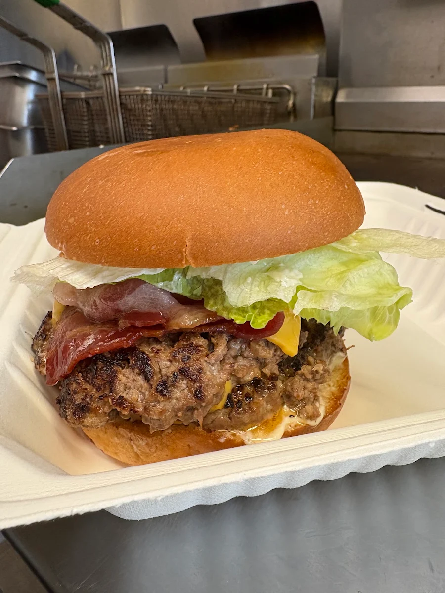 Highlights, Roxy's Diner Food Truck at Alder Bay