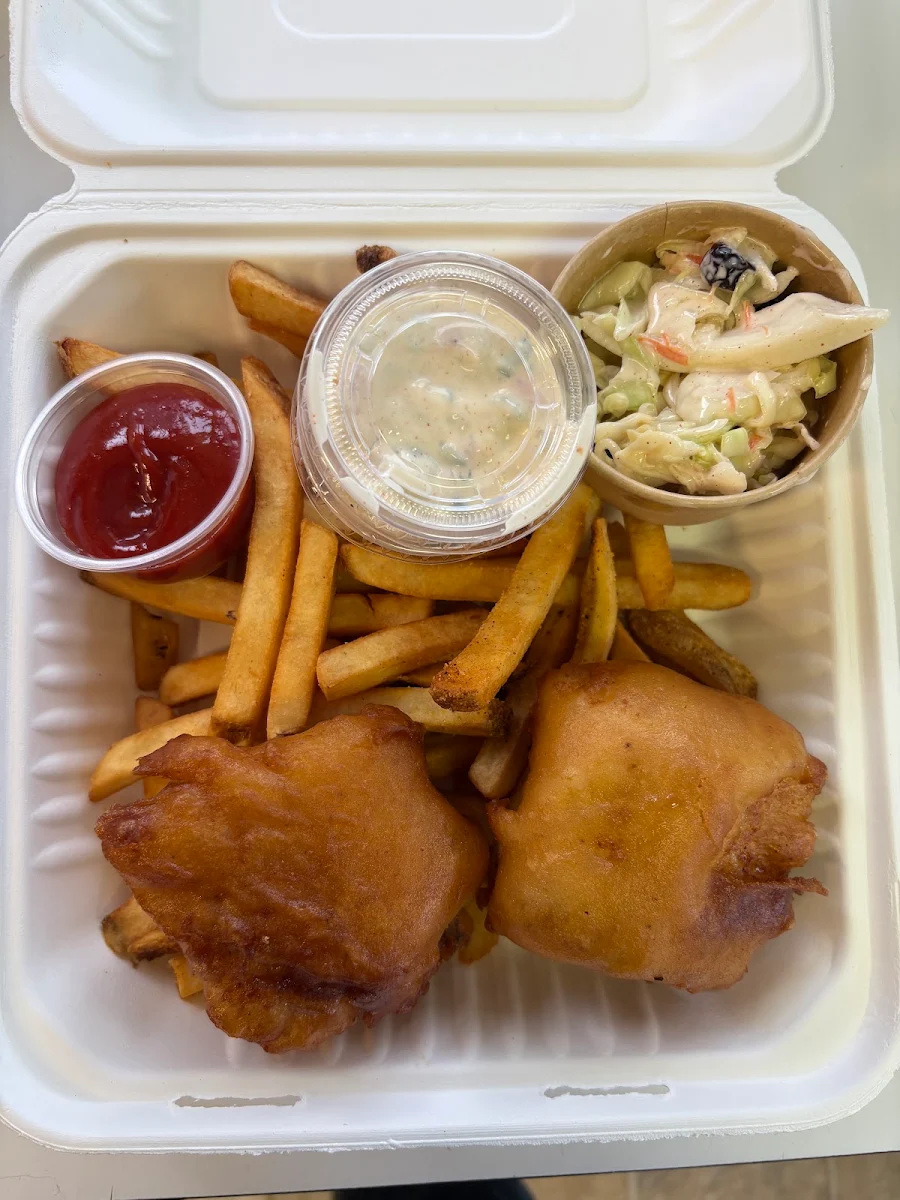 Highlights, Roxy's Diner Food Truck at Alder Bay