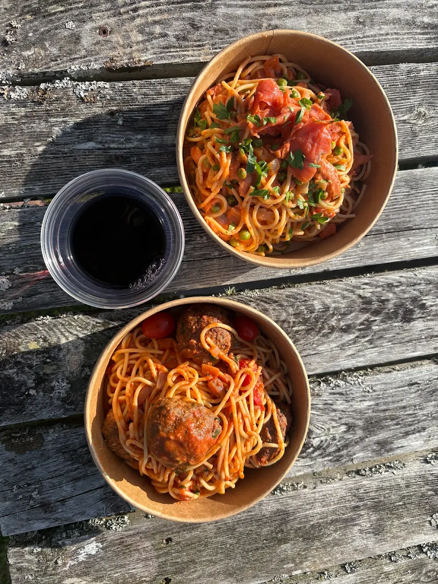 Highlights, Roxy's Diner Food Truck at Alder Bay