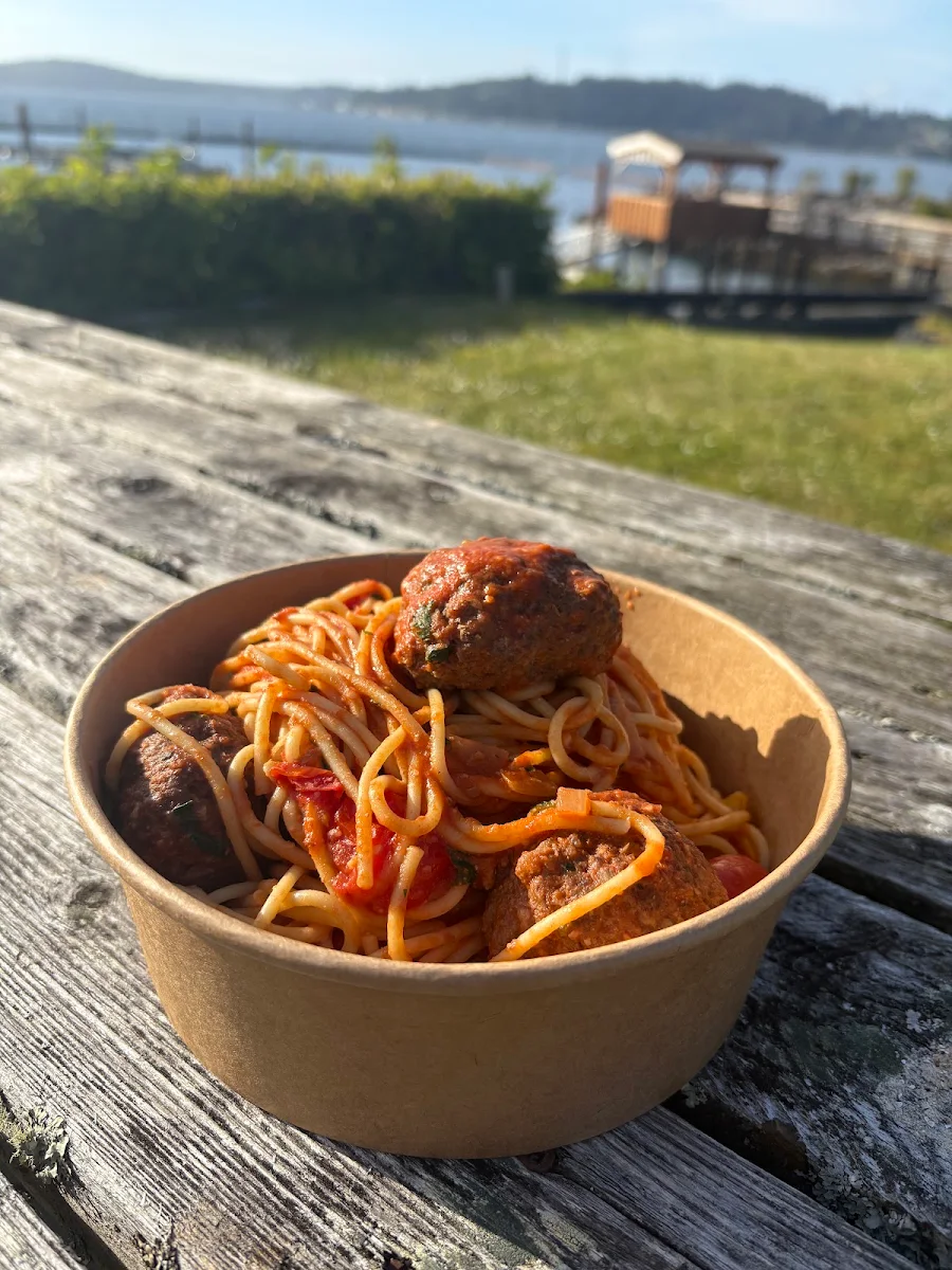 Highlights, Roxy's Diner Food Truck at Alder Bay