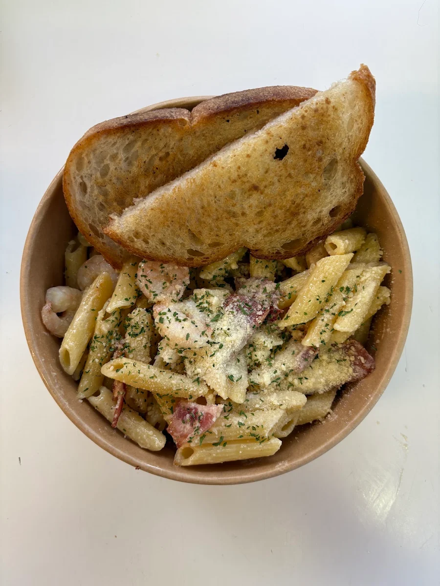 Highlights, Roxy's Diner Food Truck at Alder Bay