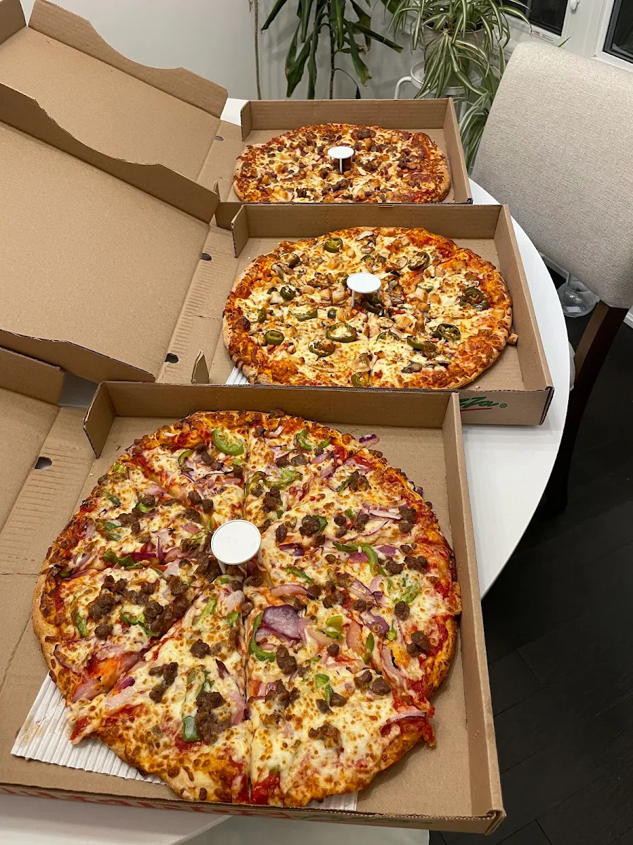 Highlights, Regino's Pizza