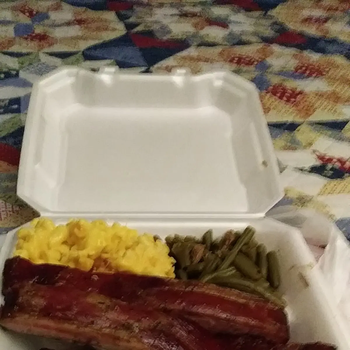 BBQ Ribs Mac N Cheese Grenn Beans