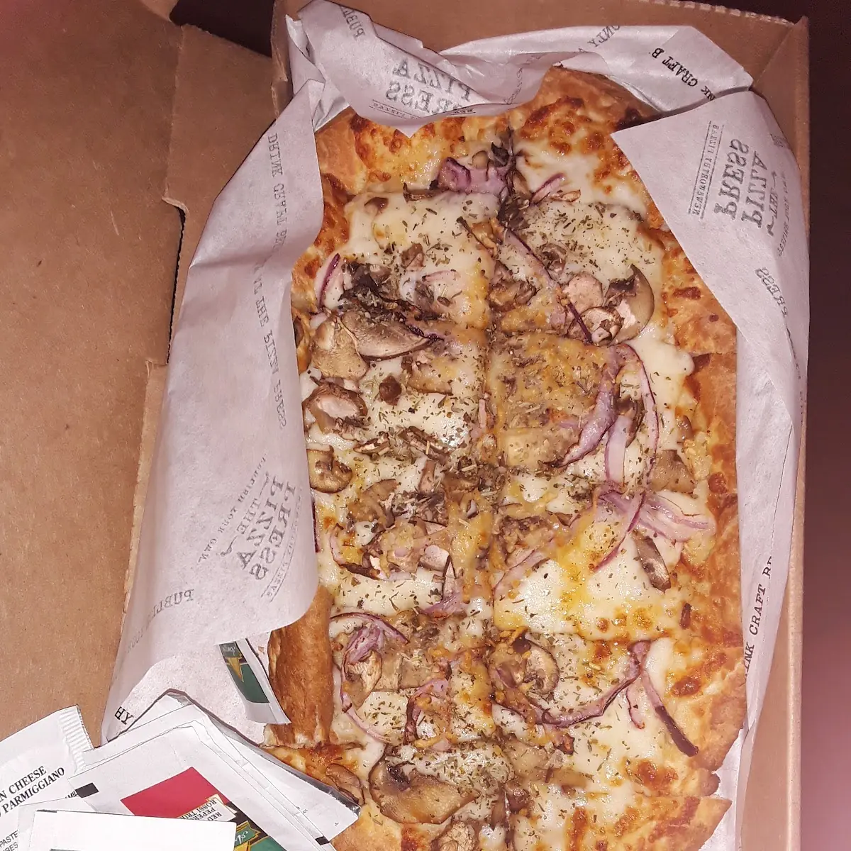 Garlic Cheese Bread Pizza w Onions