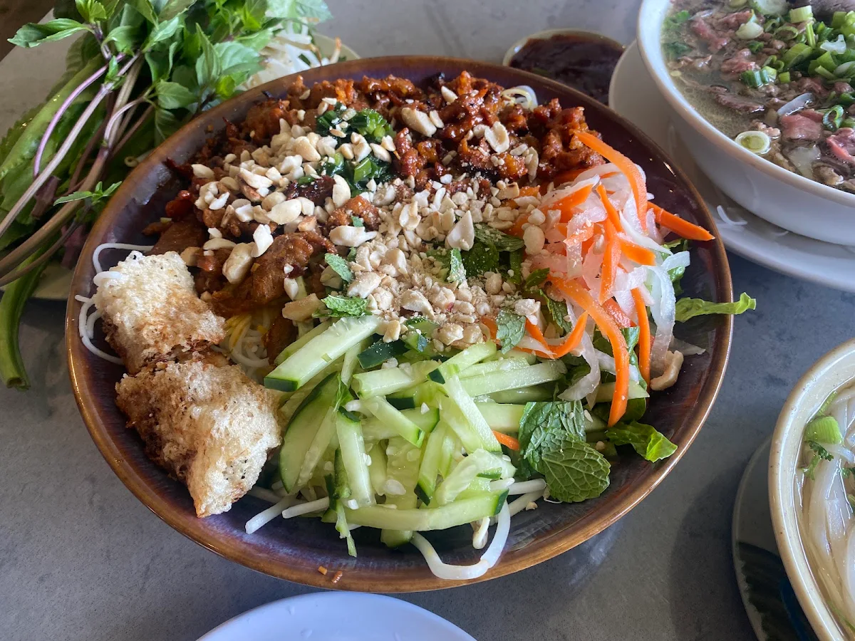 Bbq Beef Vermicelli - Bún Thịt Bò Nướng
