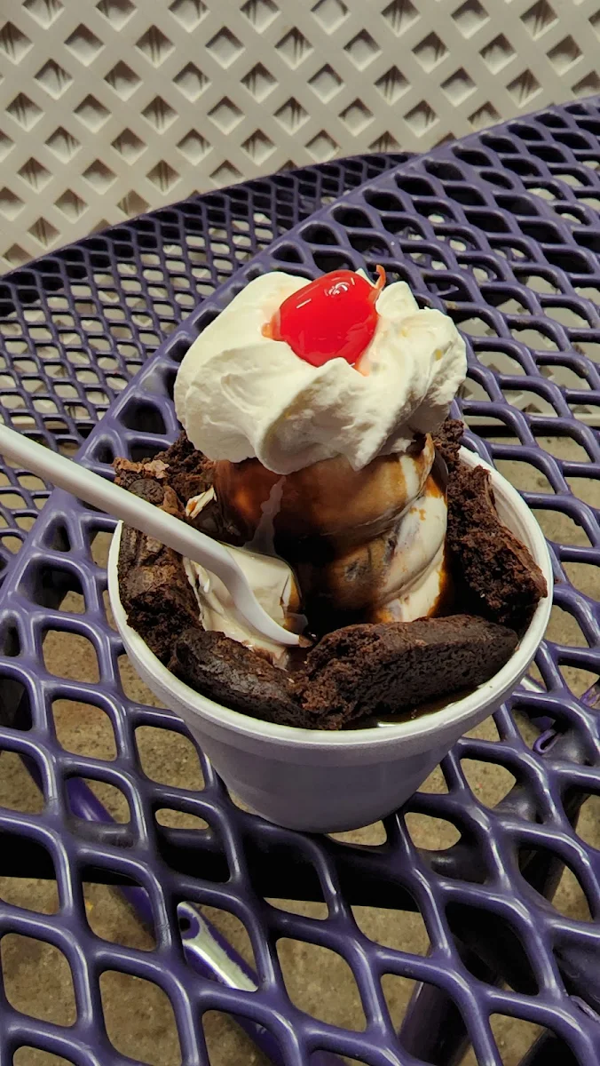 Fudge Brownie Super Sundae