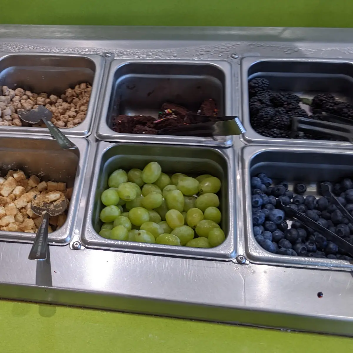 Frozen Yogurt Topping Bar Station
