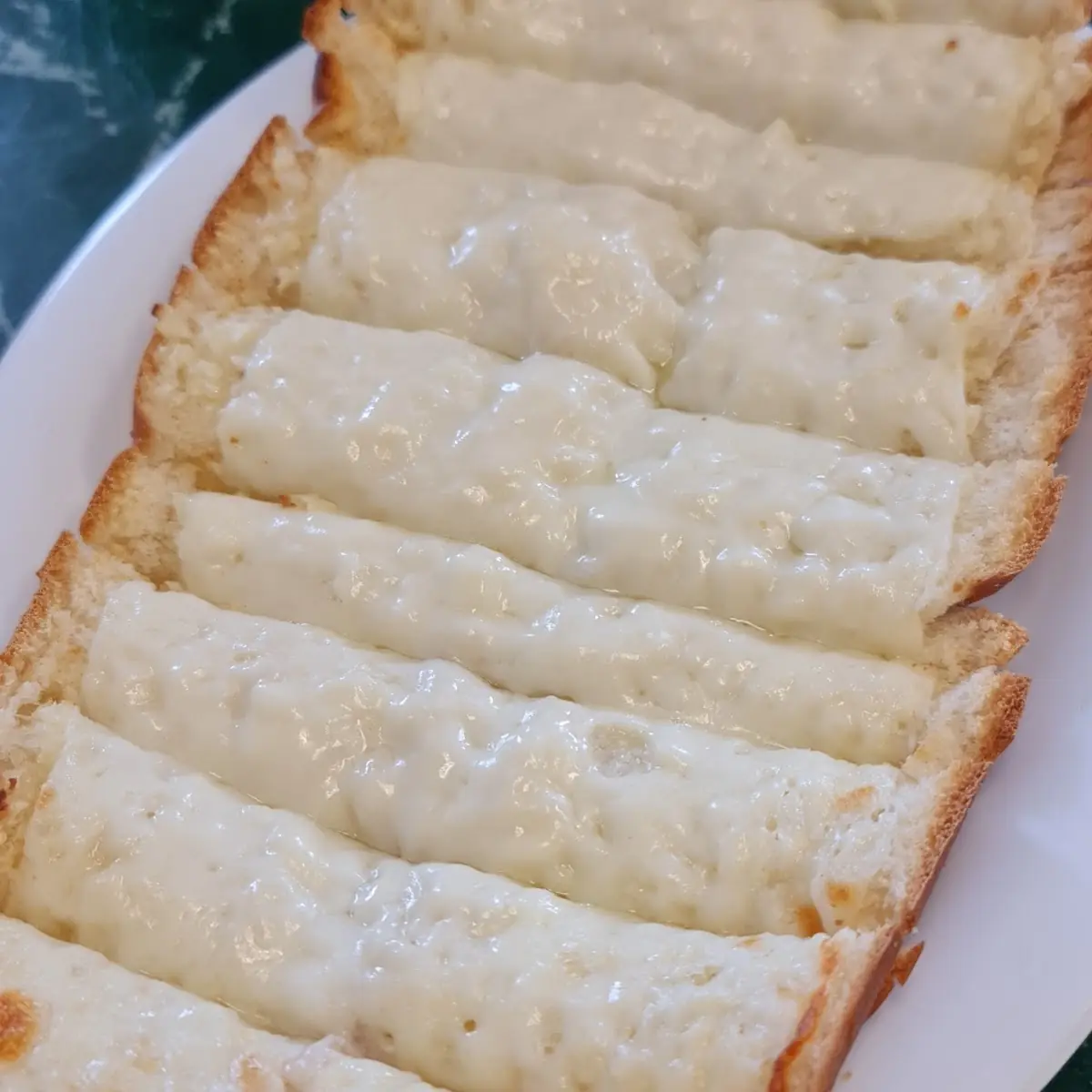 Garlic Cheesy Bread