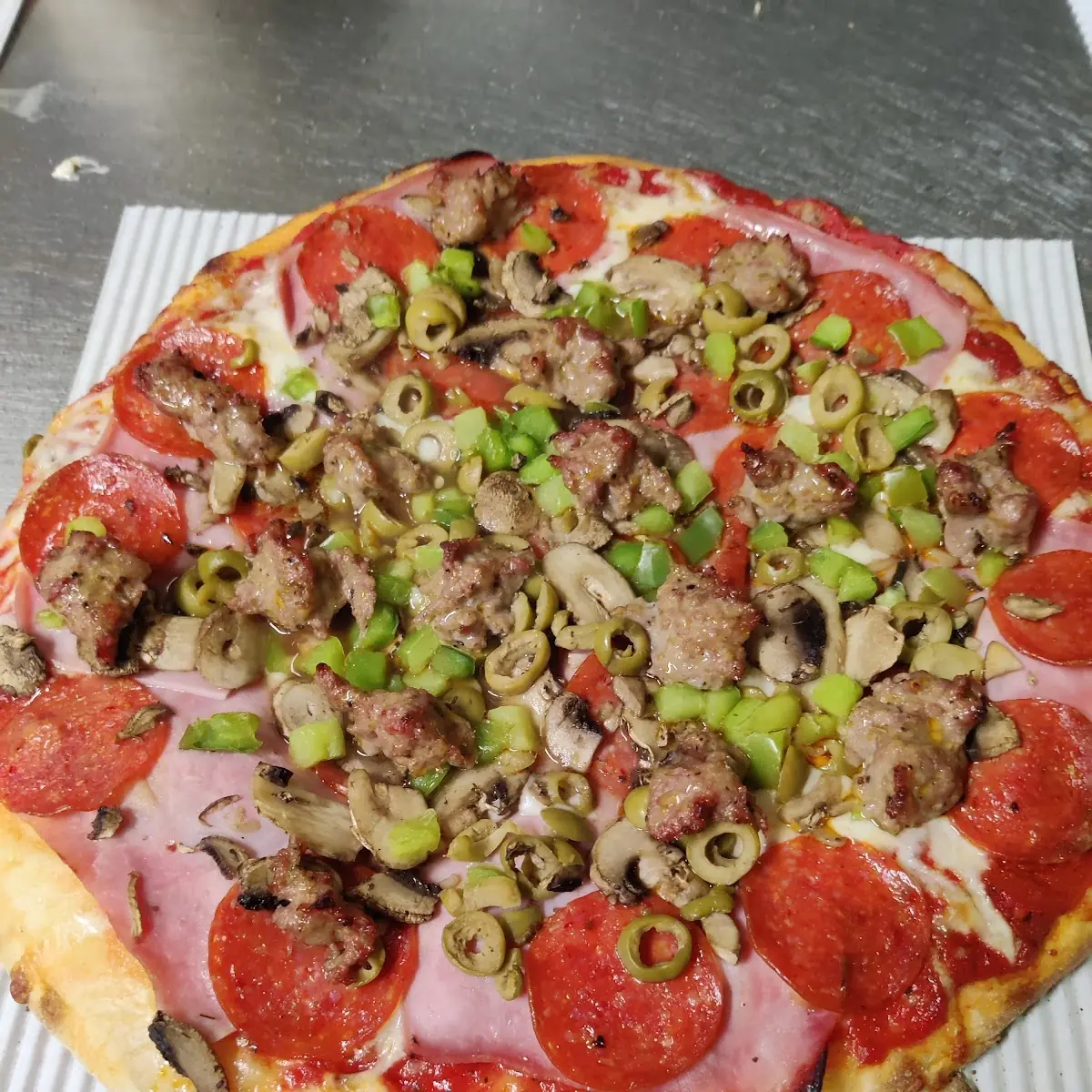 Deluxe Pizza