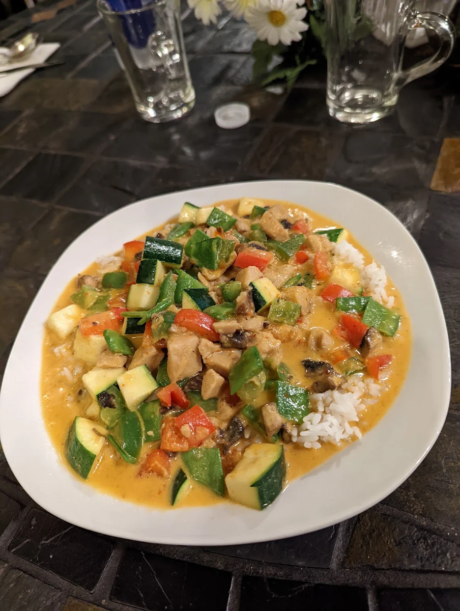 Red Curry Chicken Mild on Rice