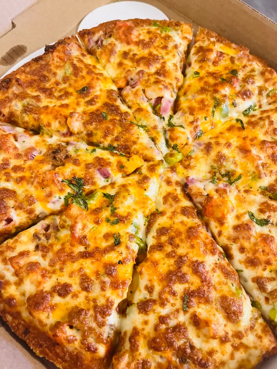 Chicken Deluxe Pizza, The Lovely Pizzeria ( Market at the Meadows )