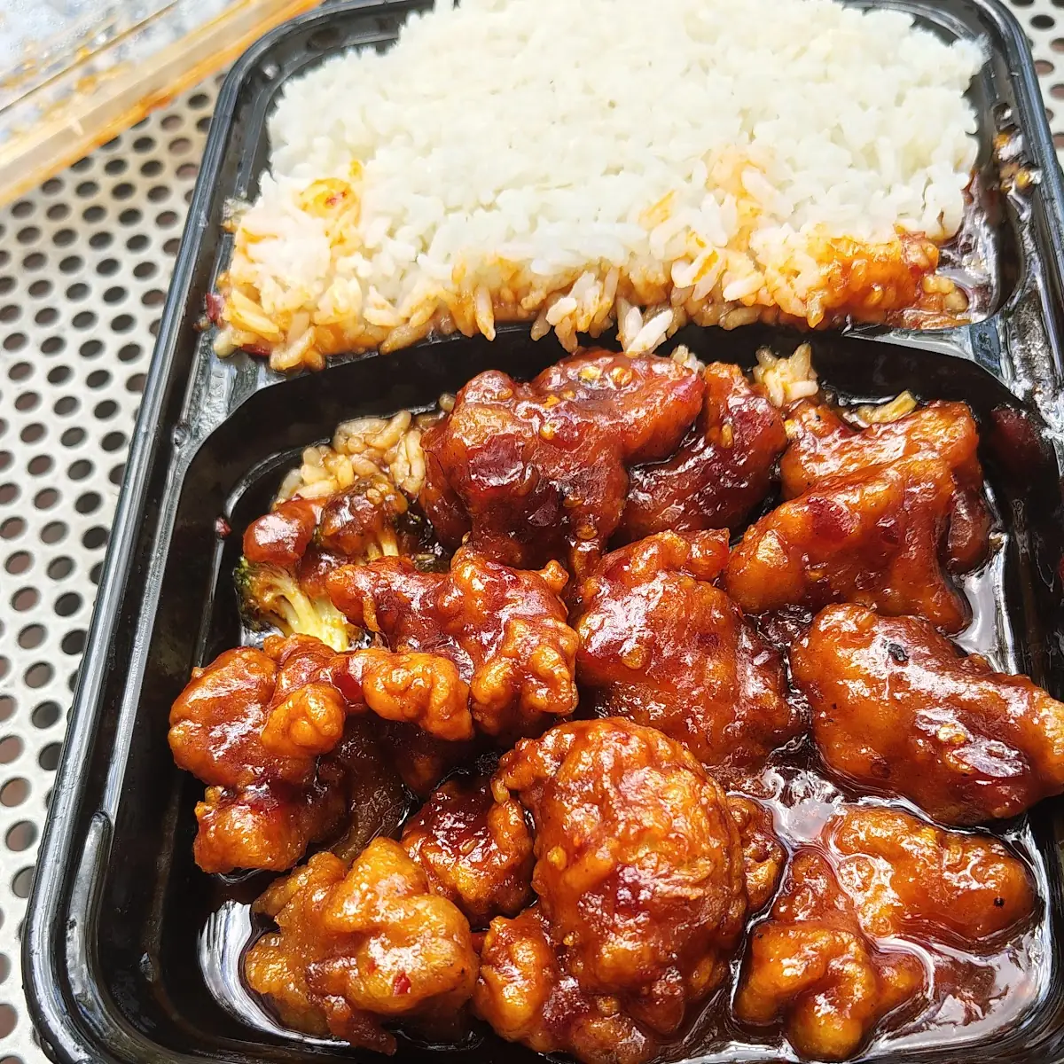 General TSO's Chicken with White Rice