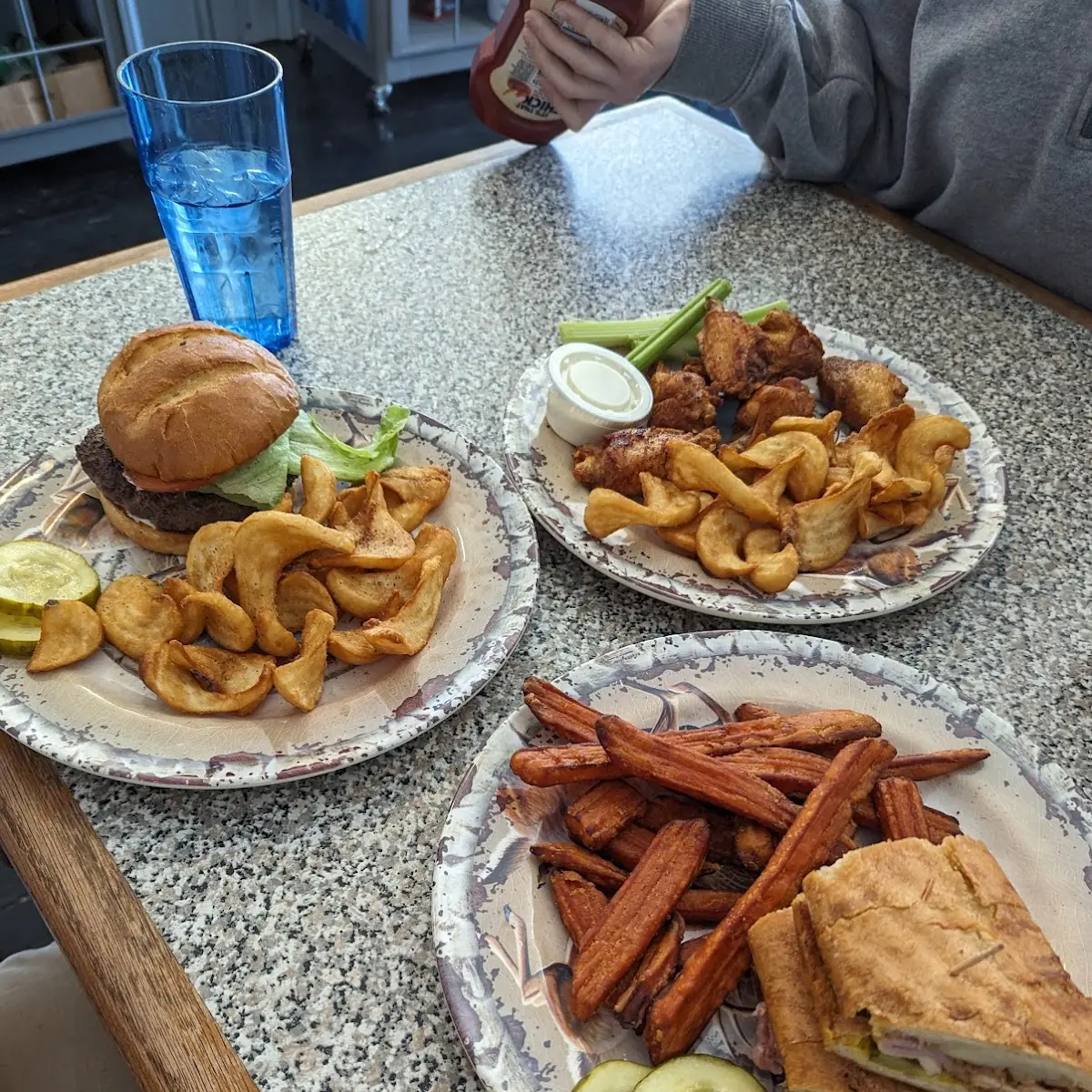 Burger Cuban and Wings