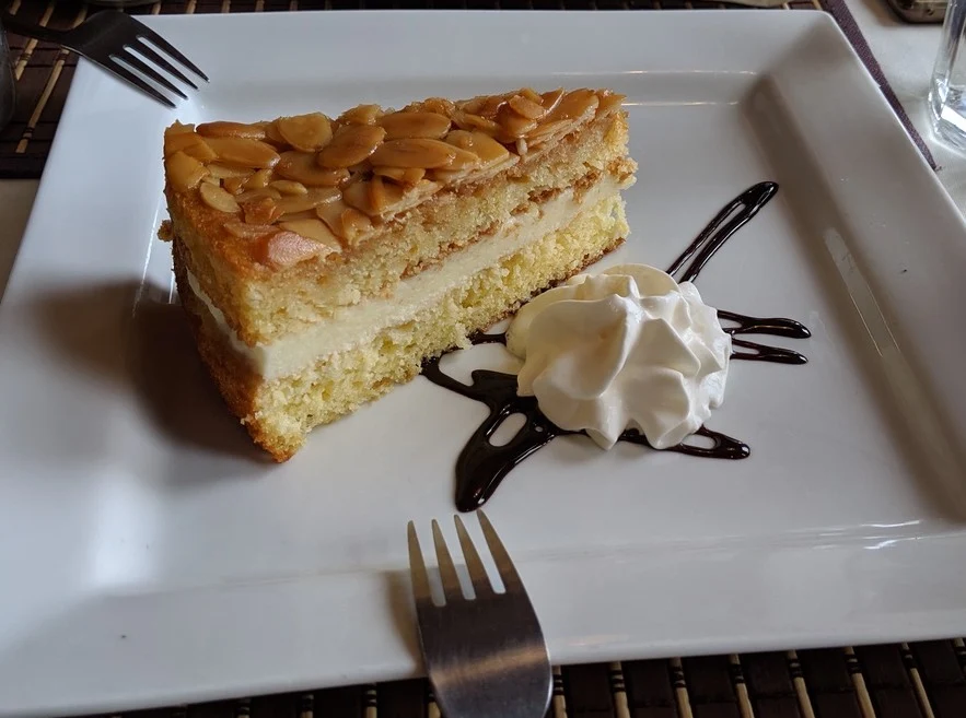 Bienenstich Cake