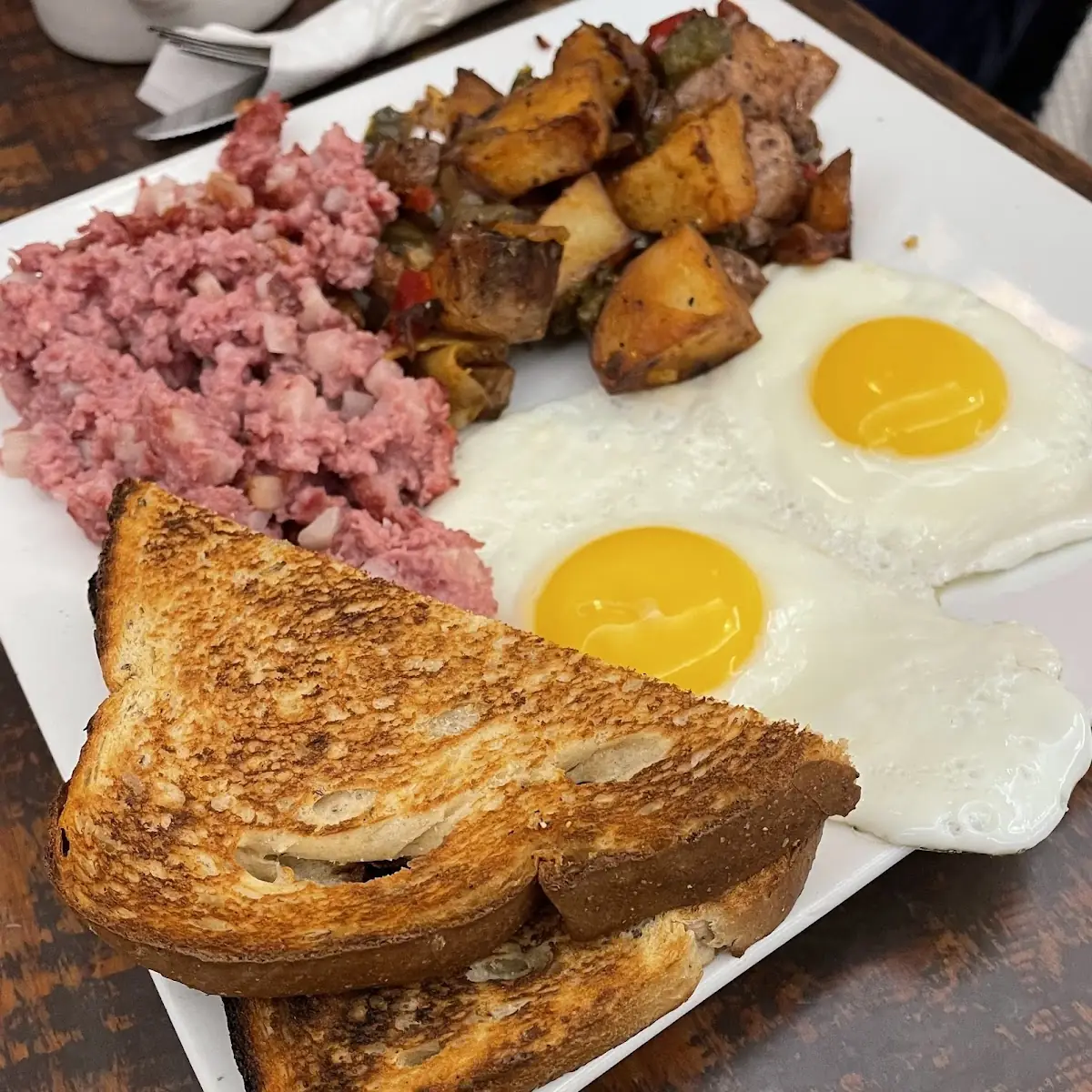 Fried Eggs w Corned Beef Hash