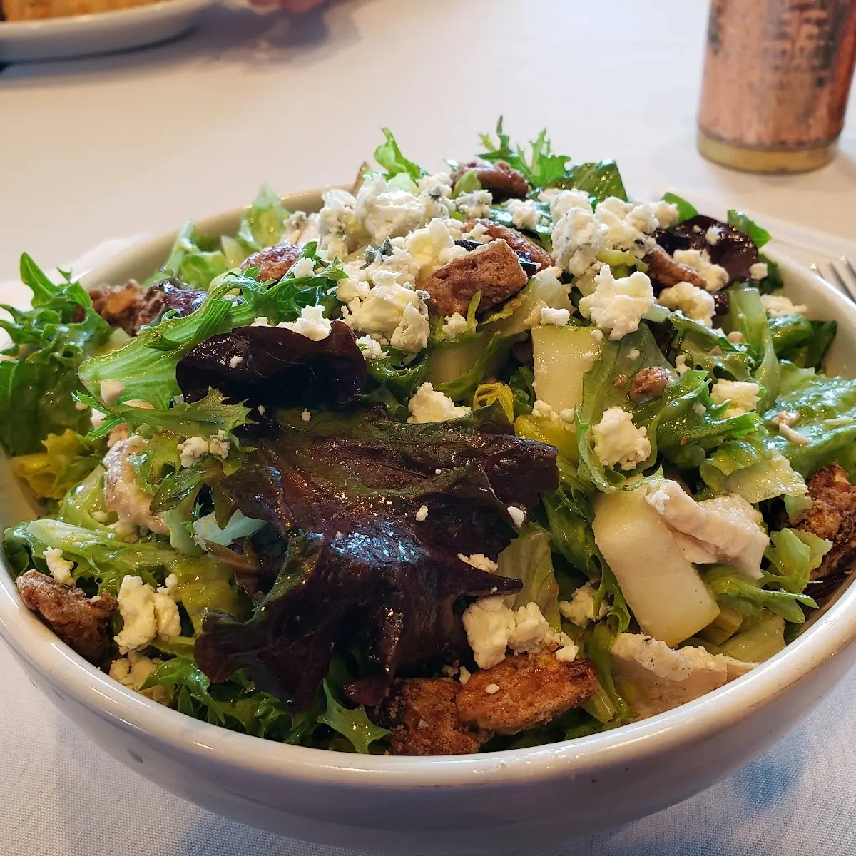 Blue Cheese & Pear Salad with Chicken
