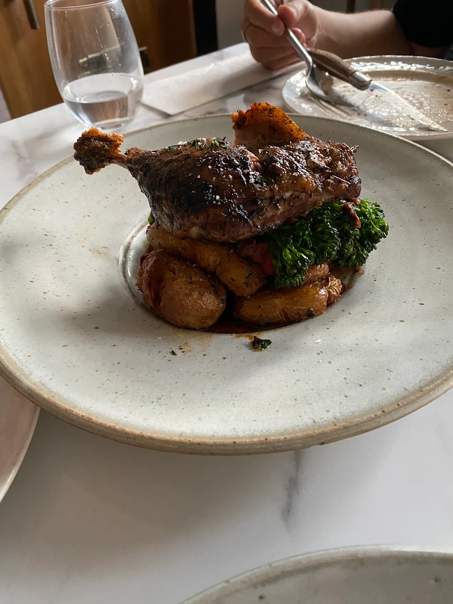 Duck Confit, ēst Restaurant