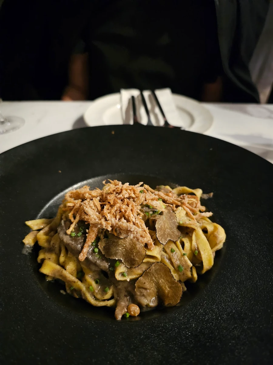 Mushroom Truffle Fettuccine, ēst Restaurant
