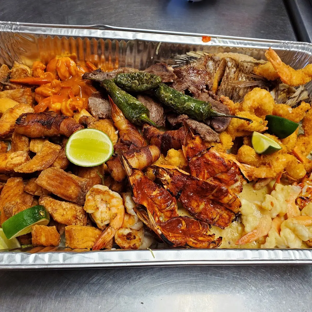 La Parrillada De Mariscos Mar Y Tierra