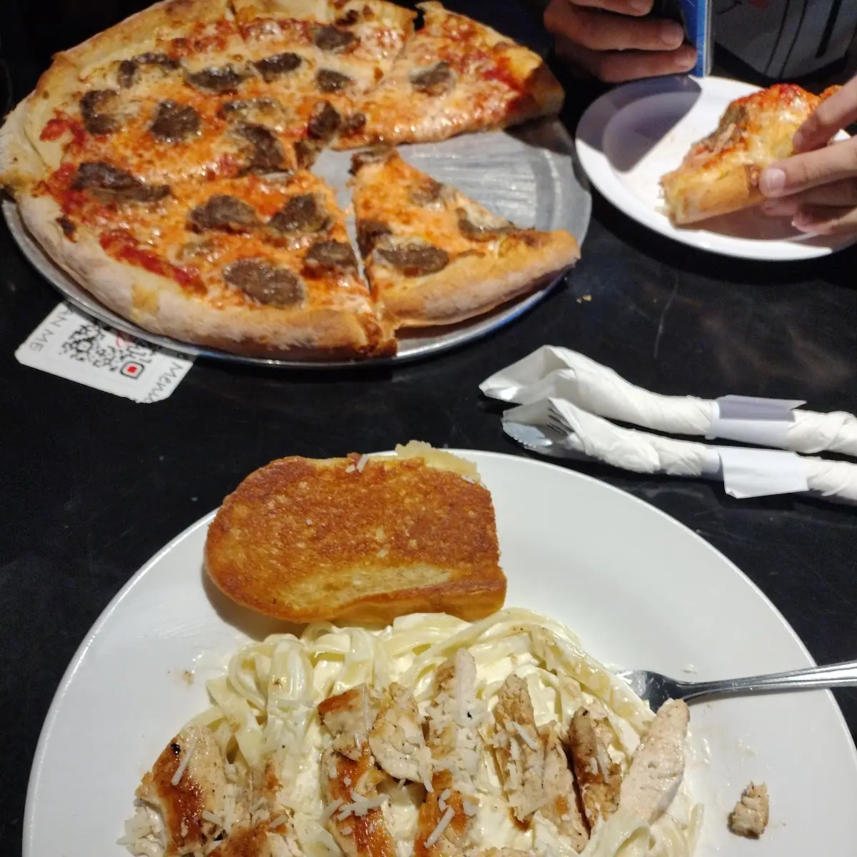 Alfredo Pasta Grilled Chicken Garlic Bread