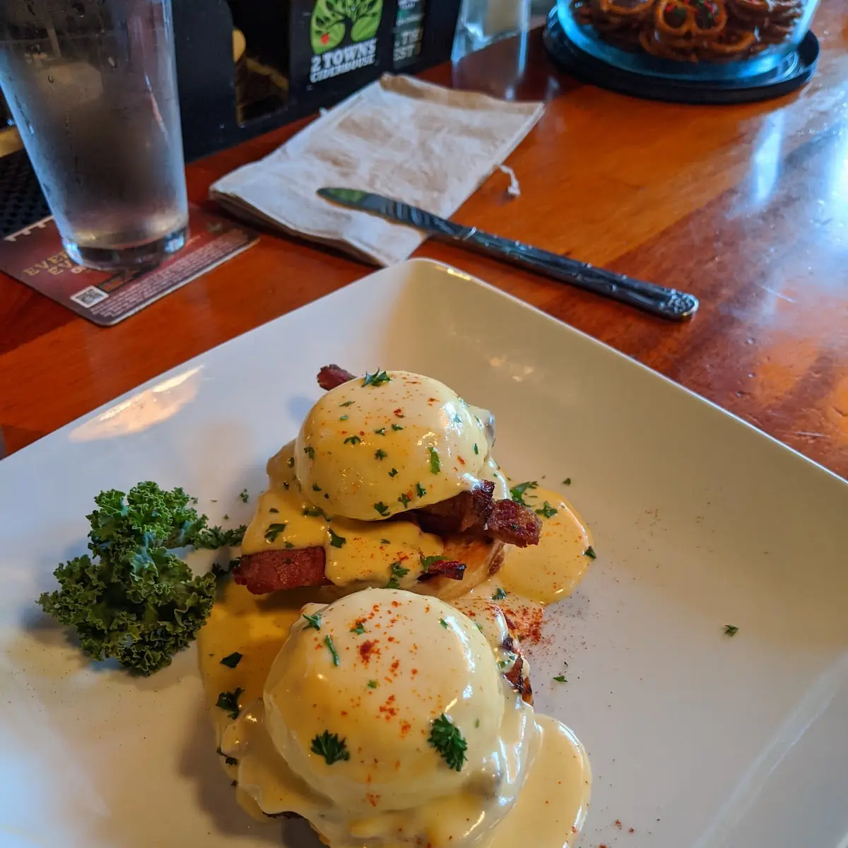 Eggs Benedict w Smoked Pastrami