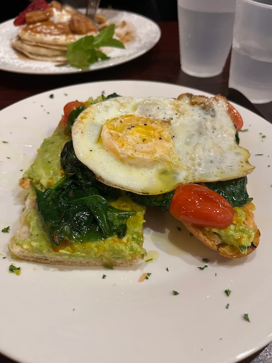 Avocado Toast w Egg