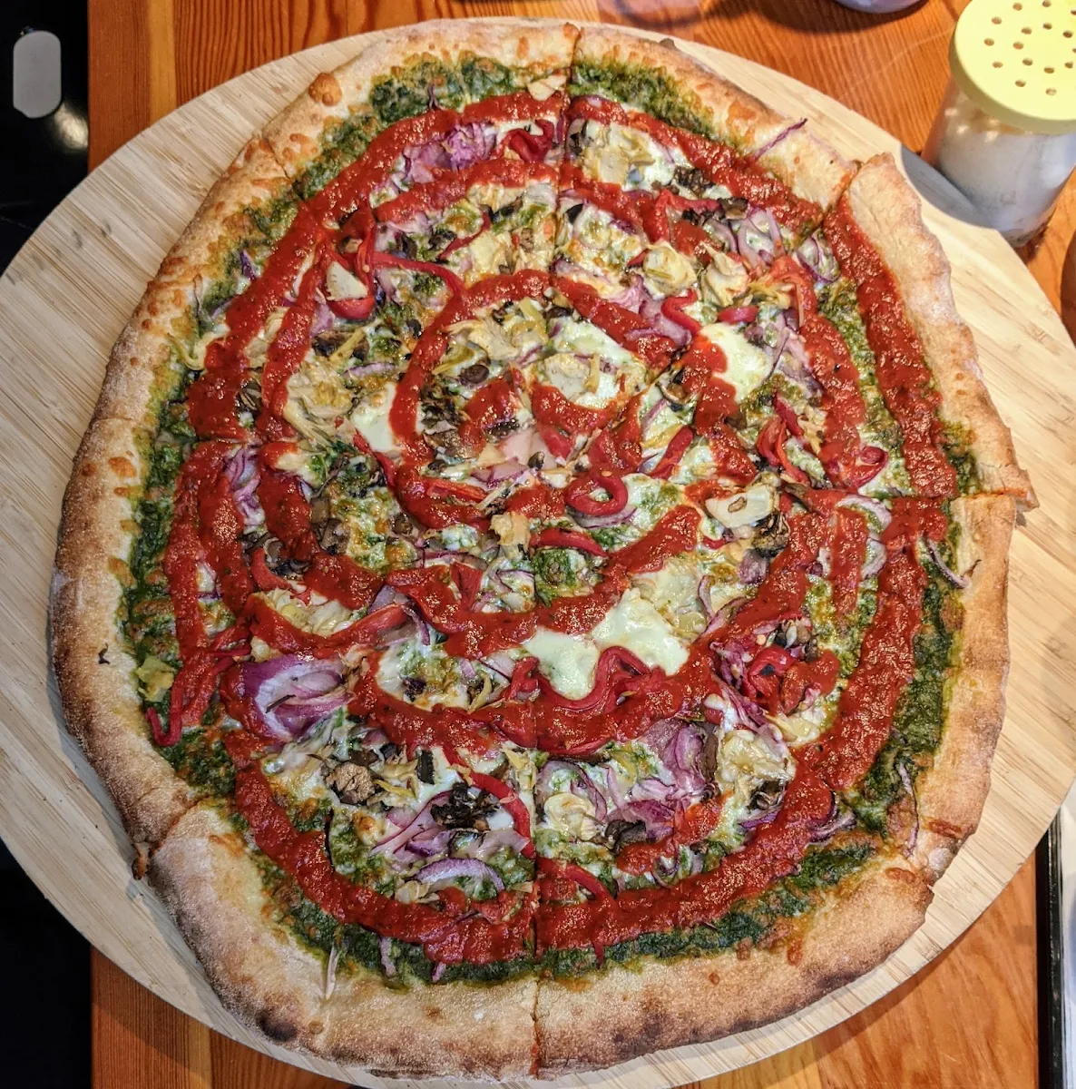 Vegetariano Pizza with Pesto Sauce