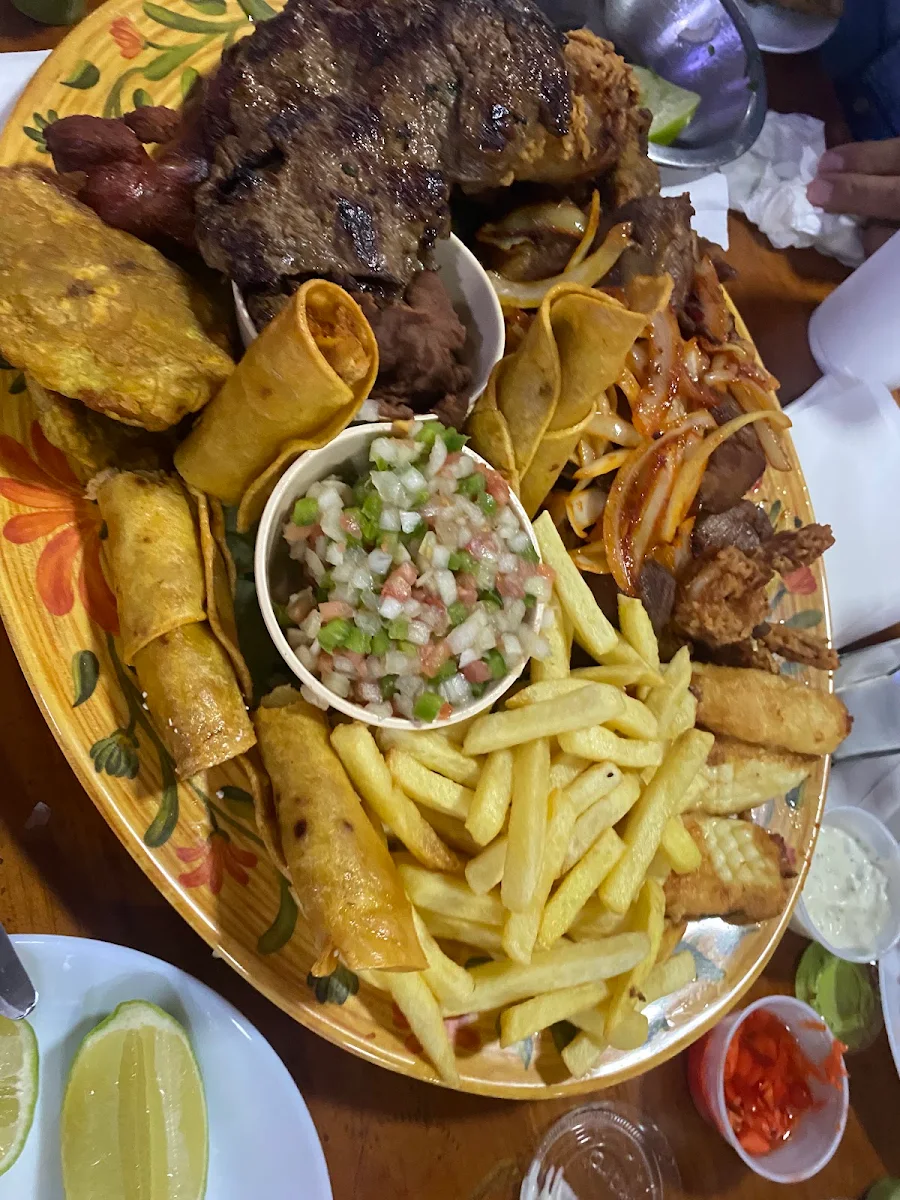Fajitas Mixtas de Carne y Pollo (Mixed Beef & Chicken Fajitas)