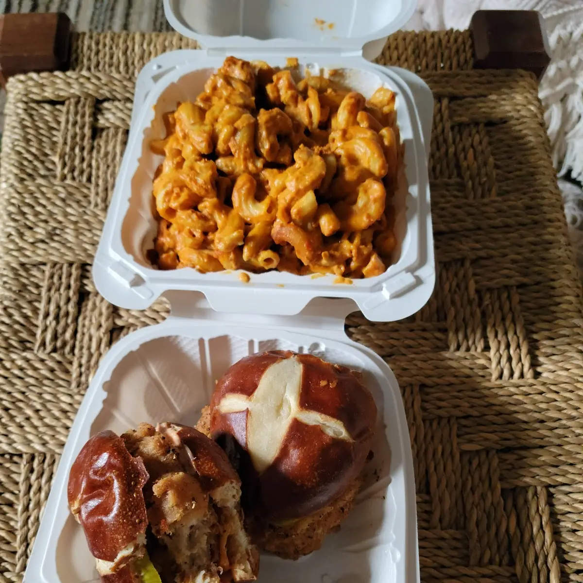 Chikun Sliders Mac and Cheese