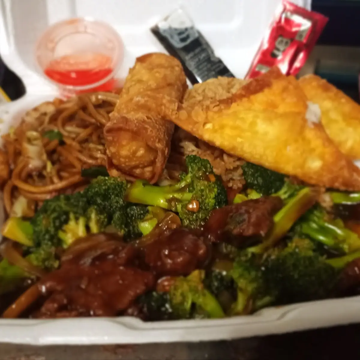Beef and Broccoli Combination Chow Mein