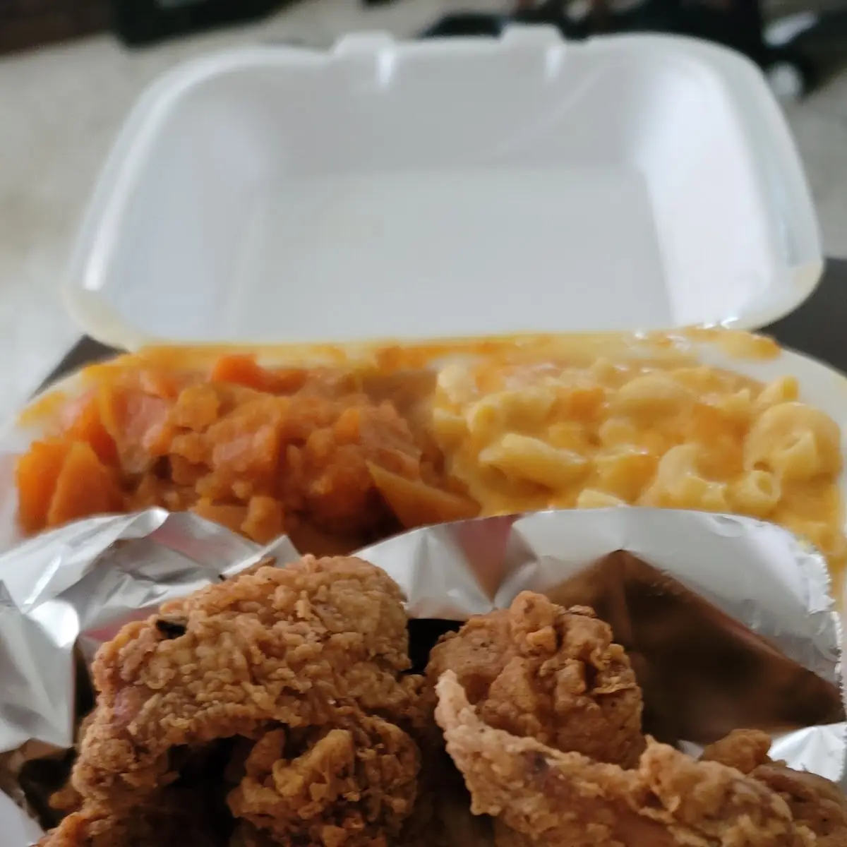 Fried Chicken Wings Mac and Cheese