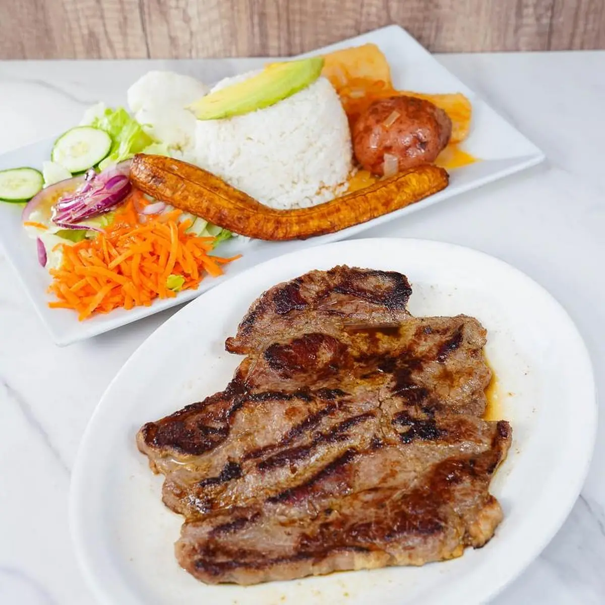 Carne Con Arroz Y Arepa