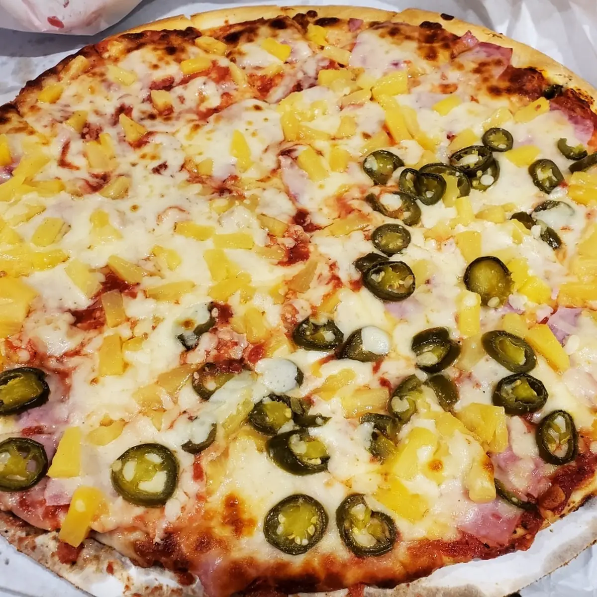 Hawaiian Pizza - Topped with Cheese Pineapple & Ham