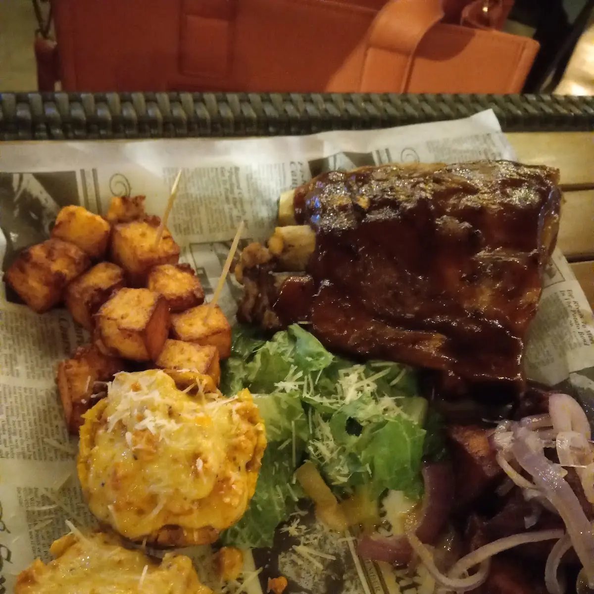 Costillas BBQ Y Croquetas
