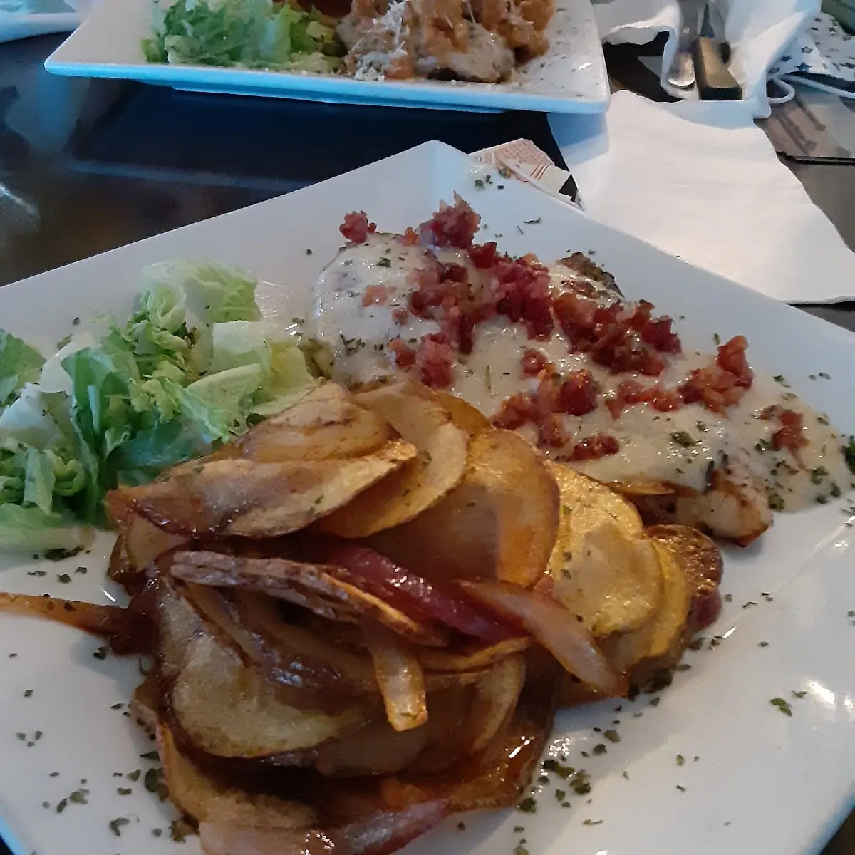Pechuga Al Grill Con Papas Gratinadas
