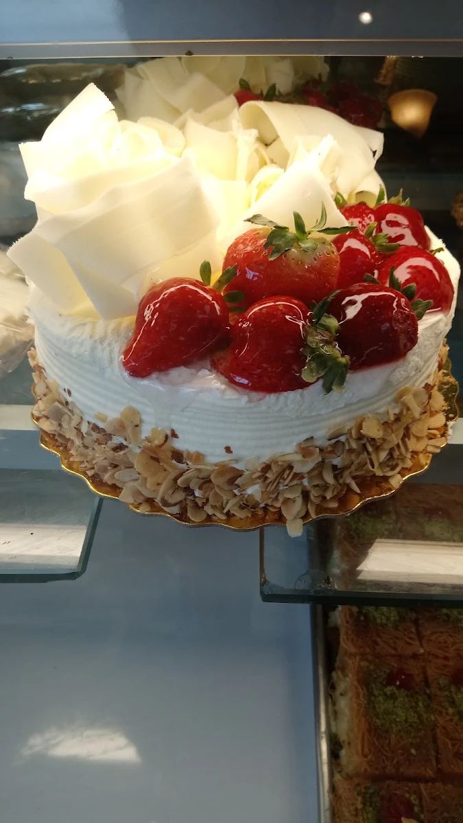 Vanilla Cake with Strawberry Toppings