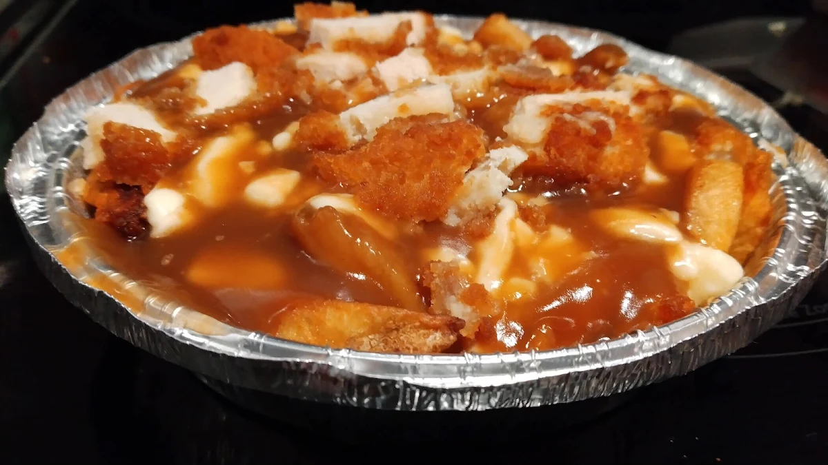 Poutine Au Poulet Panée Breaded Chicken Poutine