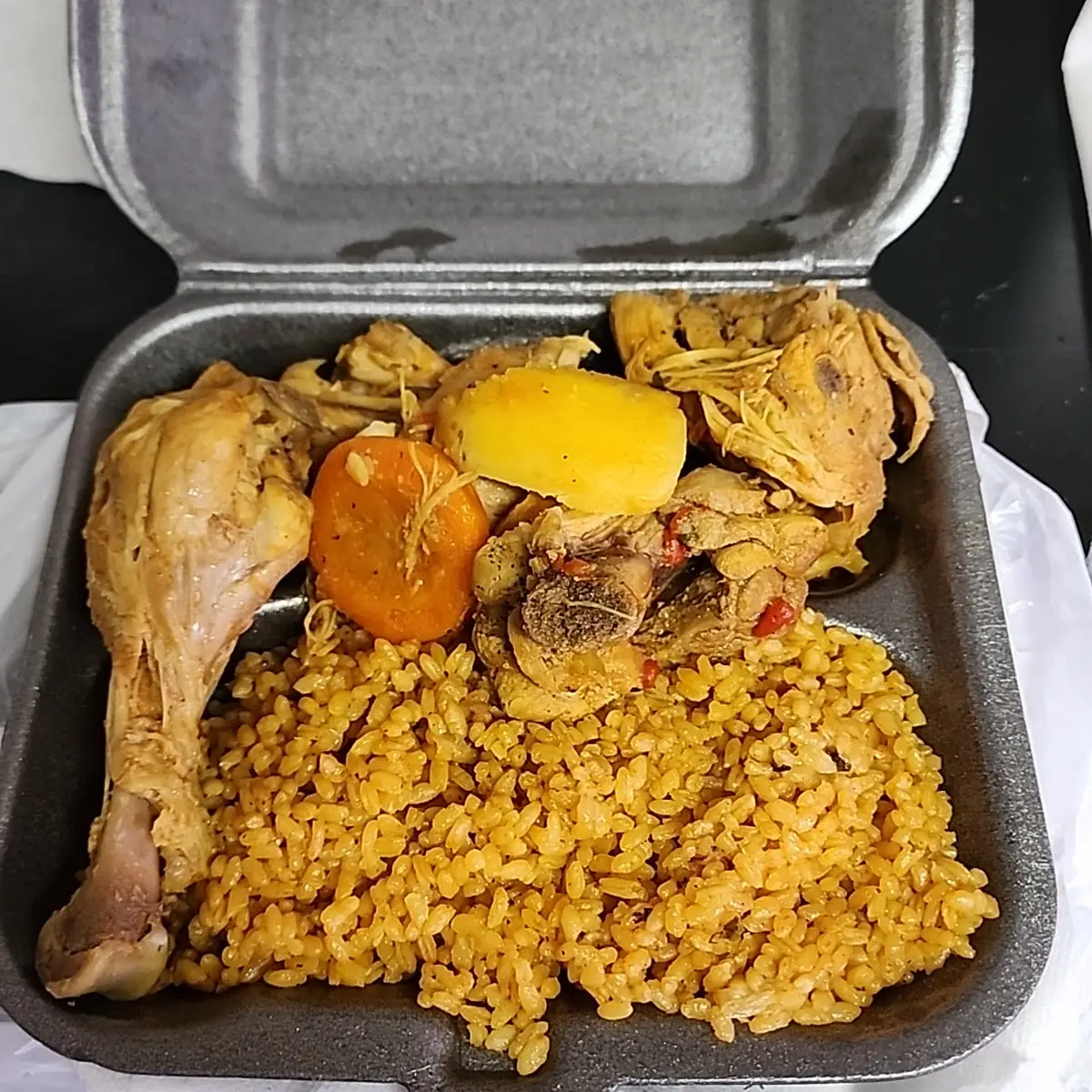 Pollo Guisado Con Arroz