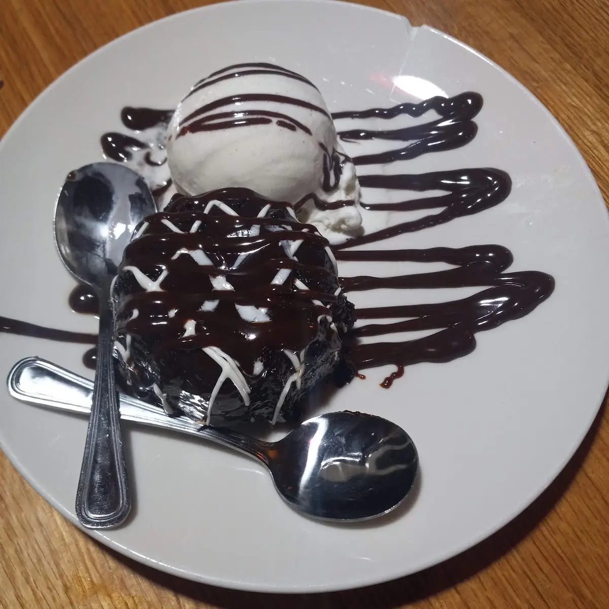 Triple Chocolate Cake w Icecream