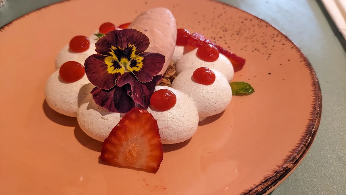Earl Grey Meringue and Strawberry Icecream