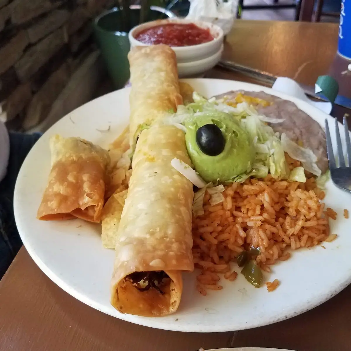 Los Hermanos Special Beef Taquitos Rice Refried Beans Lettuce Sourcream Guacamole